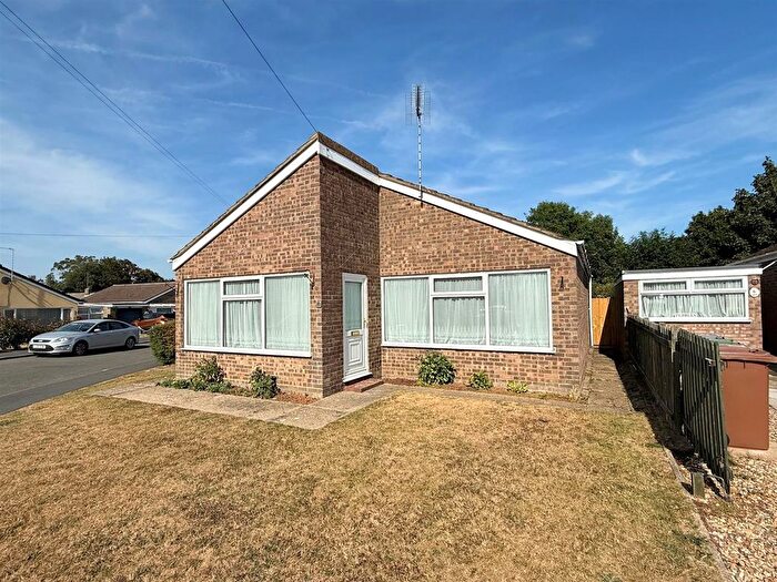 2 Bedroom Detached Bungalow For Sale In Spindrift Close, Winterton-On-Sea, NR29