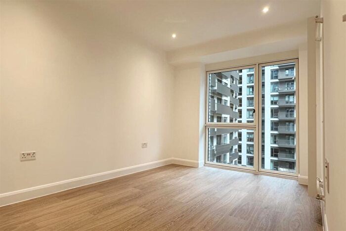 1 Bedroom Apartment To Rent In Ellipse House Eden Place, Royal Eden Docks, E16