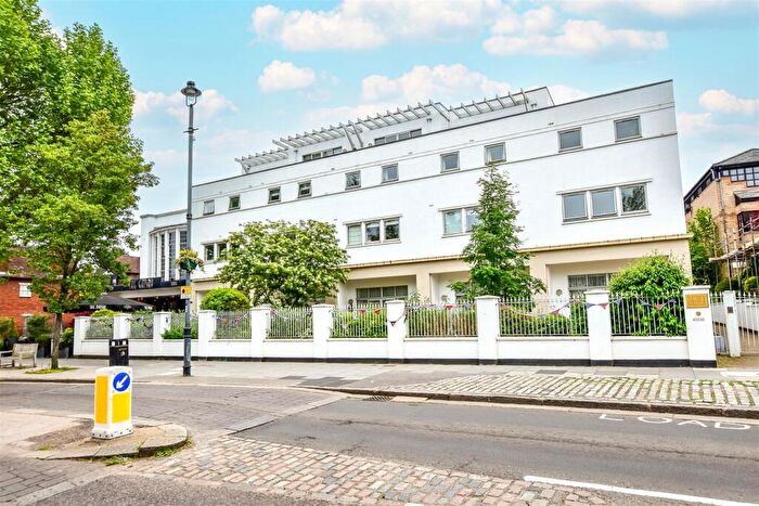 2 Bedroom Apartment To Rent In High Street, Berkhamsted, HP4