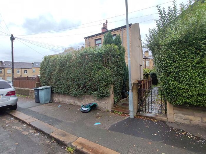 3 Bedroom Semi Detached House To Rent In Sufton Street, Birkby, HD2