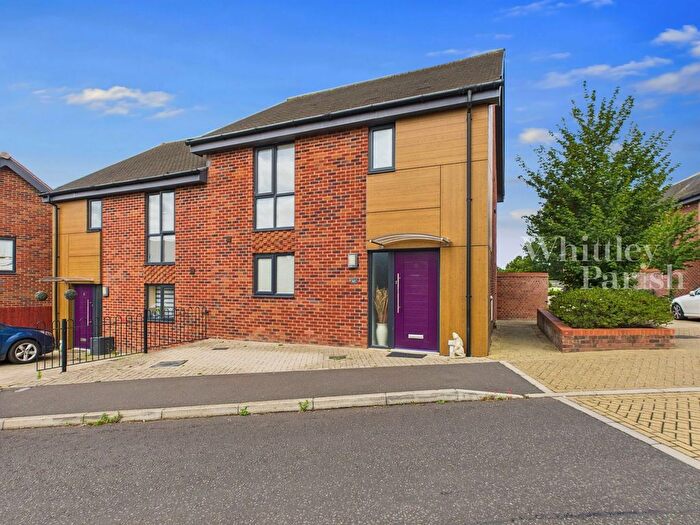 3 Bedroom Semi-Detached House For Sale In Trumpeter Rise, Long Stratton, Norwich, NR15