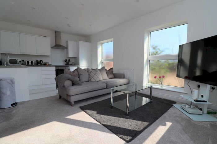 2 Bedroom Flat To Rent In Botley Road, Park Gate, Southampton, SO31