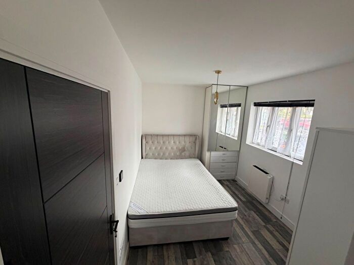 1 Bedroom Flat To Rent In West Road, Chadwell Heath, Romford, RM6
