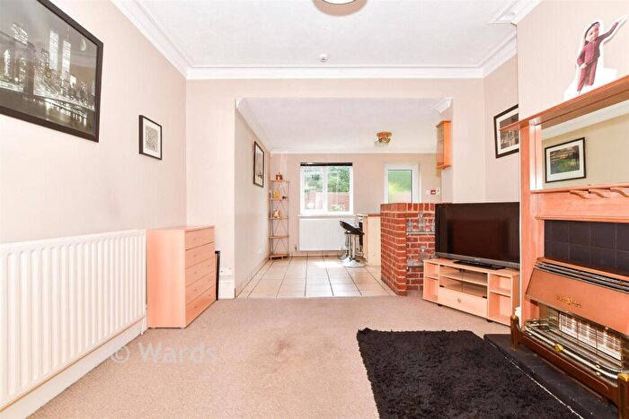 1 Bedroom Flat For Sale In Old Tovil Road, Maidstone, Kent, ME15