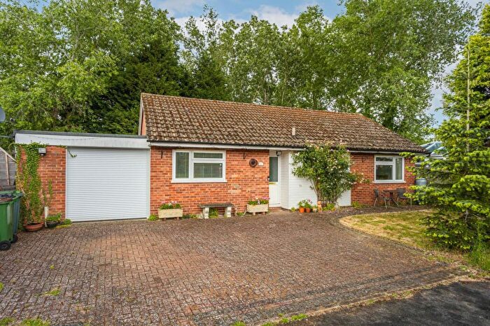 2 Bedroom Detached House For Sale In Yew Tree Road, Charlwood, RH6