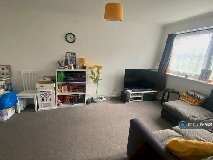 1 Bedroom Flat To Rent In Burns Drive, Hemel Hempstead, HP2