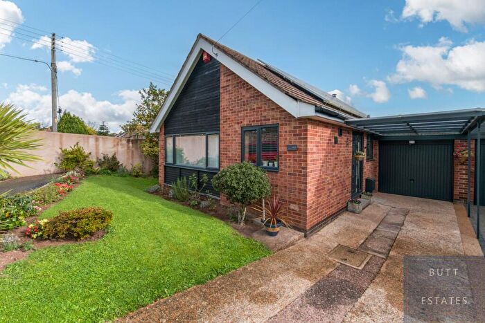 2 Bedroom Bungalow For Sale In Crockwells Road, Exeter, EX6
