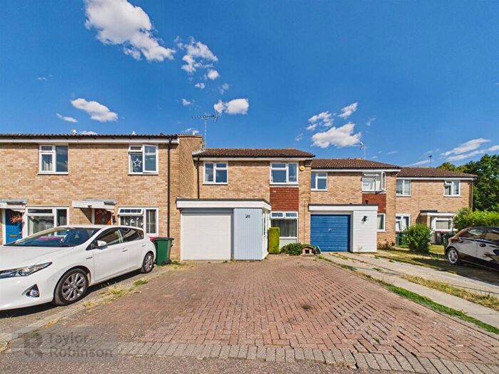 3 Bedroom Terraced House For Sale In Holmcroft, Southgate, Crawley, RH10
