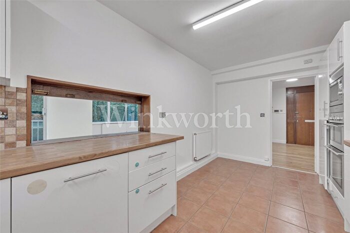 3 Bedroom Flat To Rent In Ravenscroft Avenue, London, NW11