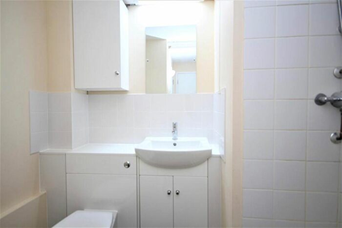 Apartment To Rent In Manorfields, Horsham, RH13