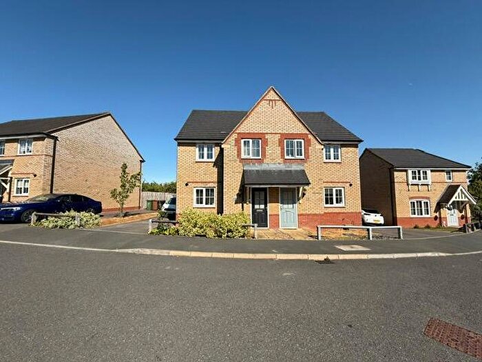 3 Bedroom House To Rent In Shackleton Close, Oakley Vale, Corby, NN18