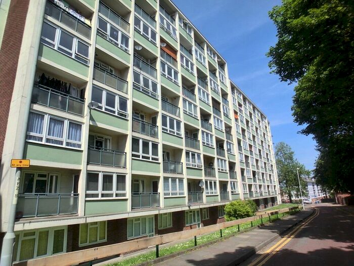 Apartment To Rent In Chantry Court, Gordon Place, Gravesend, Kent, DA12