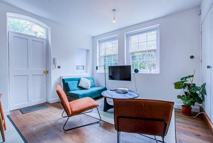 1 Bedroom Flat To Rent In Macroom Road, London, W9