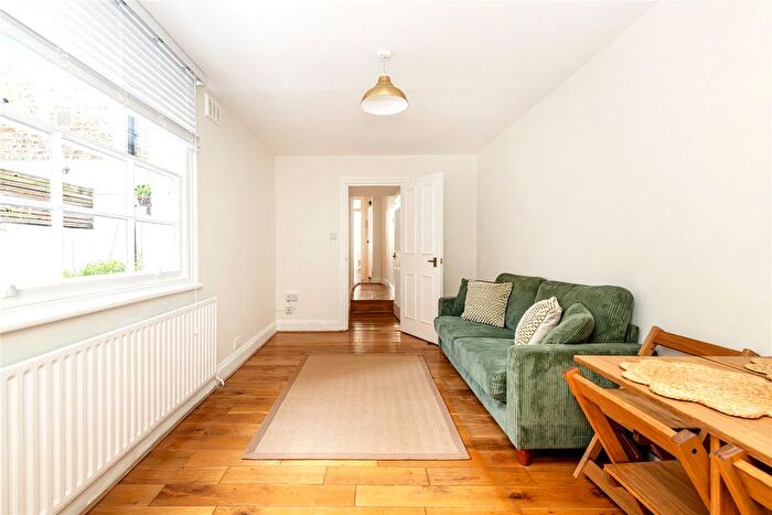 2 Bedroom Flat To Rent In North Pole Road, London, W10