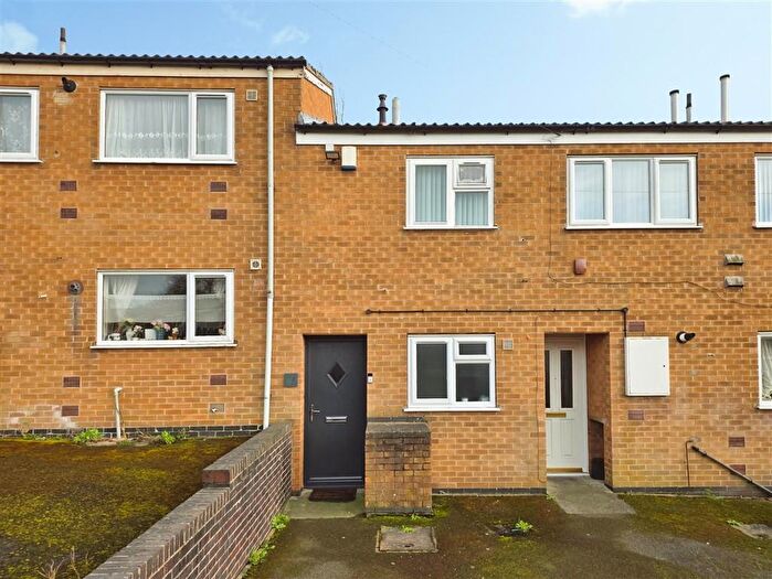 2 Bedroom Flat For Sale In Leiston Gardens, Nottingham, NG5