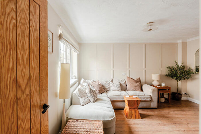 3 Bedroom Link Detached House For Sale In Palmers Leaze, Bradley Stoke, Bristol, BS32