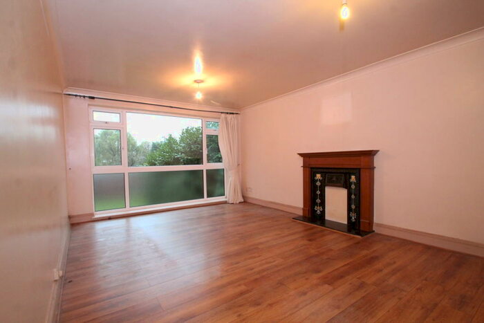 2 Bedroom Apartment To Rent In Cliftonville Court, Lee, SE12