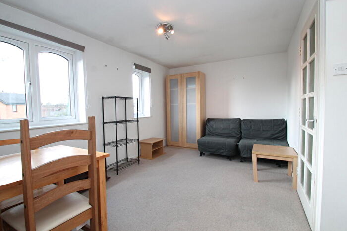 Flat To Rent In Armoury Road, Deptford, SE8