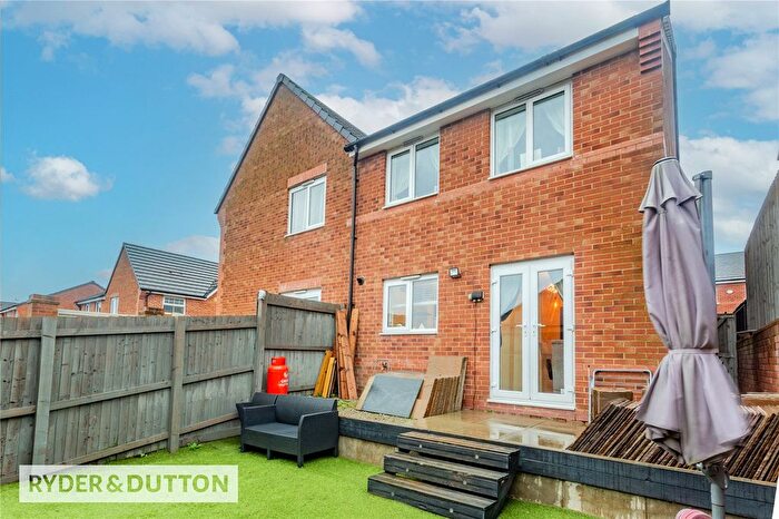 3 Bedroom Semi-Detached House For Sale In Ginnell Farm Avenue, Burnedge, Rochdale, OL16