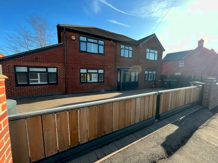 6 Bedroom Detached House To Rent In High Street, Newhall, DE11