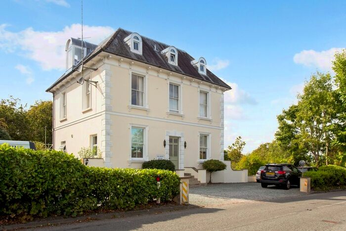 2 Bedroom Flat To Rent In Station Road, Durgates, Wadhurst, TN5