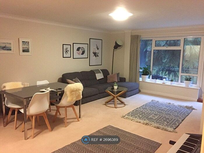 2 Bedroom Flat To Rent In Lovelace Road, Surbiton, KT6