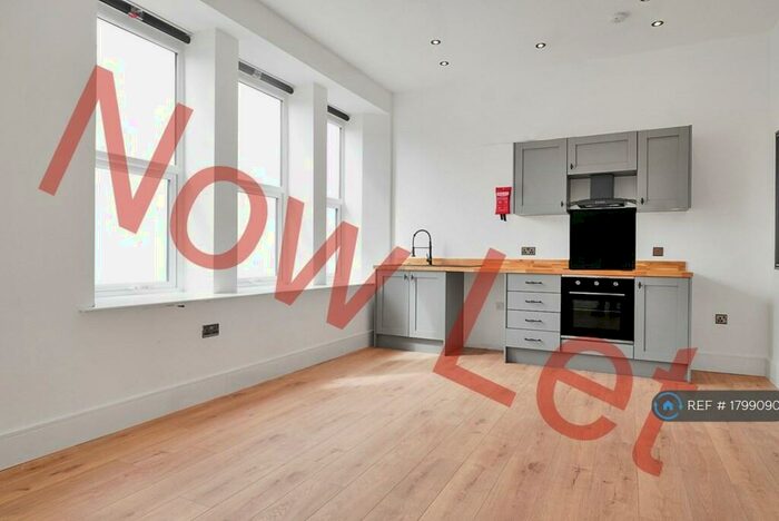 1 Bedroom Flat To Rent In Tudor House, Brighouse, HD6