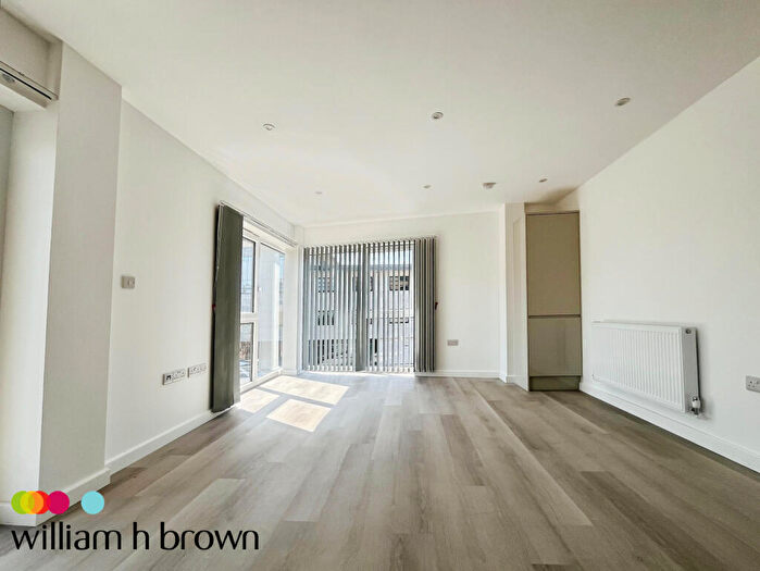 3 Bedroom Apartment To Rent In High Road, Chadwell Heath, RM6