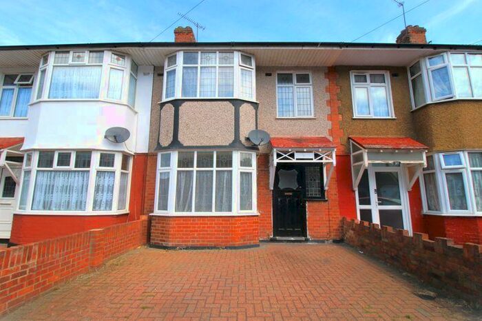 3 Bedroom Terraced House To Rent In Melton Gardens, Romford, RM1