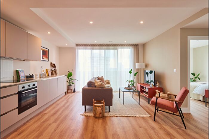 2 Bedroom Apartment To Rent In Cherry Orchard Road, Croydon, London, CR0