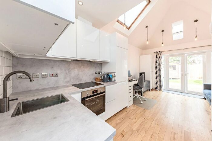 1 Bedroom Maisonette For Sale In Fortescue Road, Colliers Wood, SW19