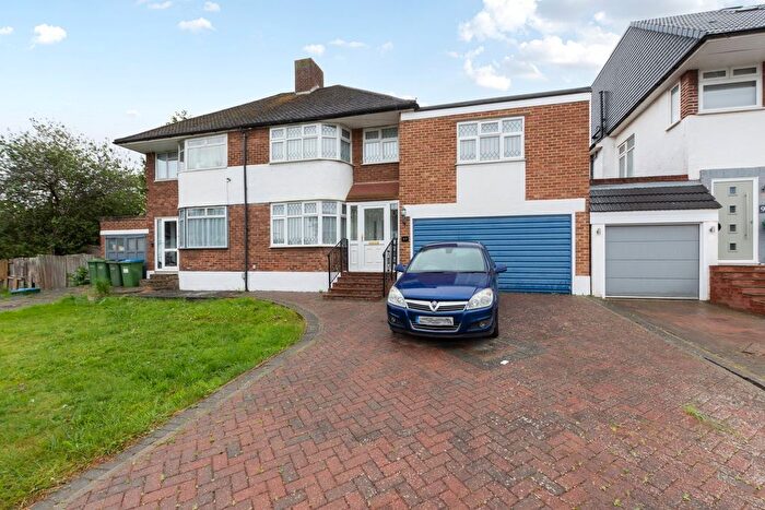 4 Bedroom Semi-Detached House For Sale In Brownspring Drive, London, SE9