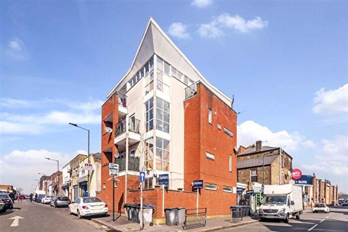 3 Bedroom Flat For Sale In Ashford Road, Cricklewood, NW2