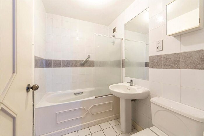 2 Bedroom Flat To Rent In Hera Court, Homer Drive, E14