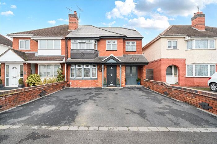 4 Bedroom Semi Detached House For Sale In Sion Avenue, Kidderminster, Worcestershire, DY10