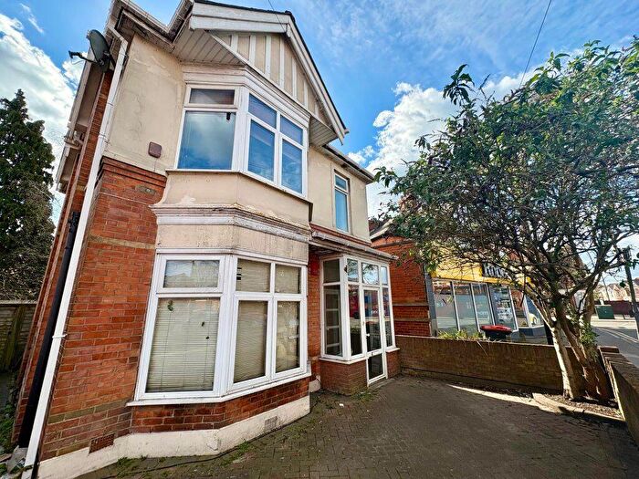 2 Bedroom Flat To Rent In Capstone Road, Charminster (), P10