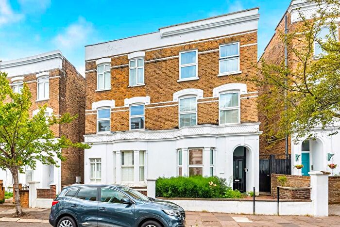 2 Bedroom Flat For Sale In Essex Road, Acton, W3
