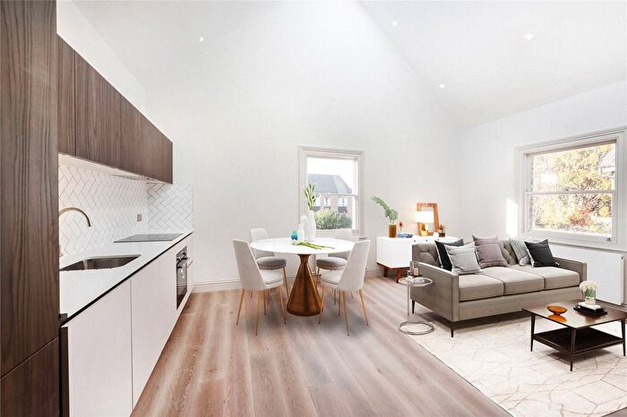 2 Bedroom Flat For Sale In Woodville Road, Ealing Broadway, London, W5