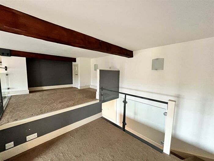 1 Bedroom Flat For Sale In Ledgard Wharf, Mirfield, WF14