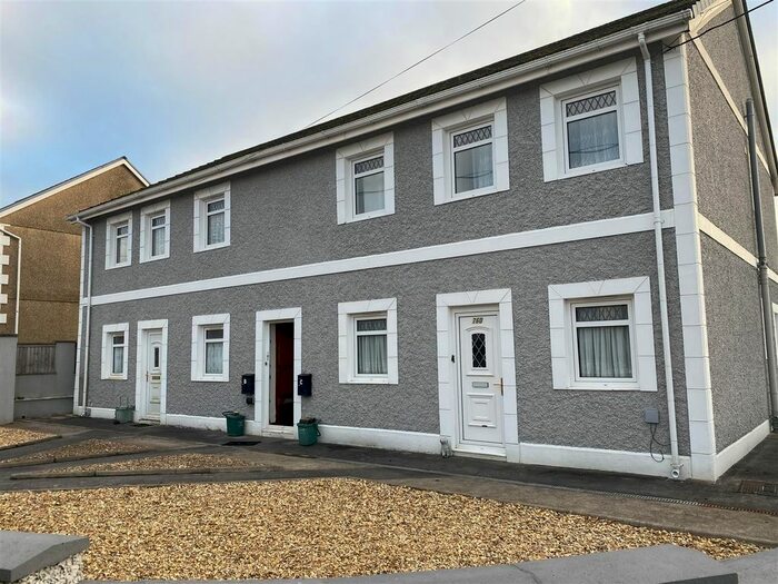 2 Bedroom Flat To Rent In Heol Y Parc, Cefneithin, Llanelli, SA14