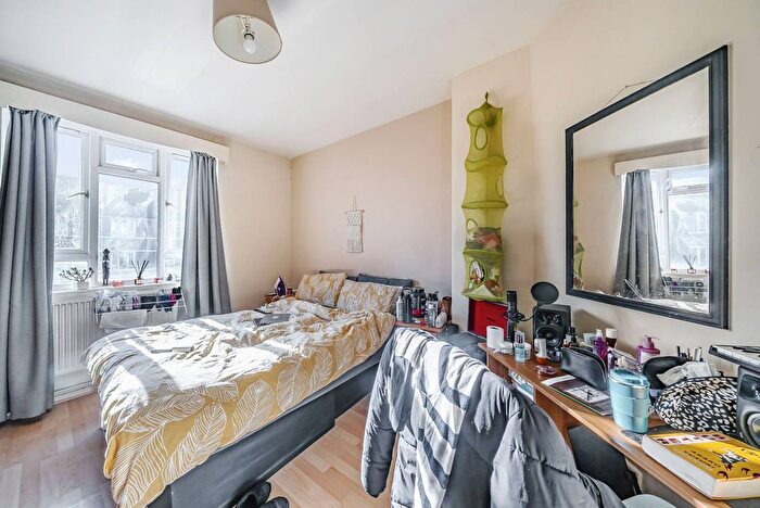 3 Bedroom Flat For Sale In Robert Owen House, Bishop's Park, London, SW6