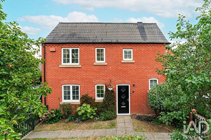 3 Bedroom Detached House For Sale In Flawn Way, St. Neots, PE19