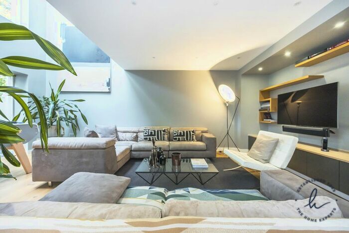 6 Bedroom Semi-Detached House To Rent In Langton Way, London, SE3