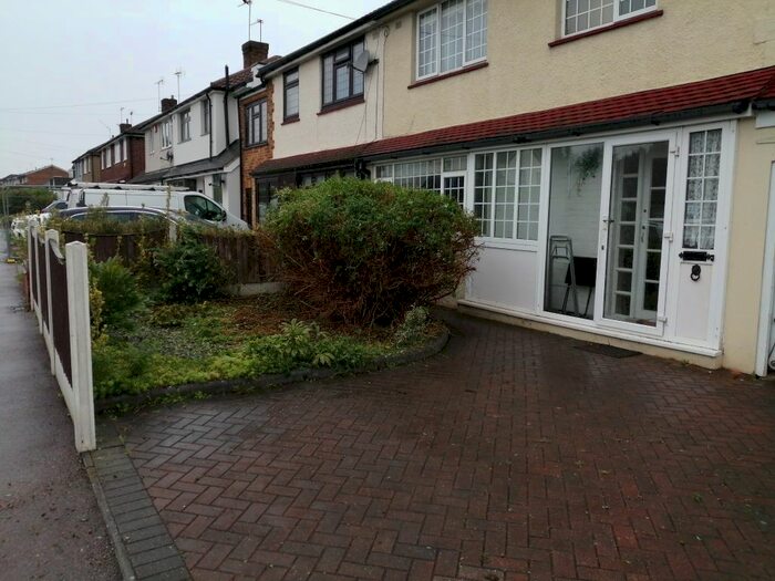 3 Bedroom Semi-Detached House To Rent In Church Road, Romford Sd, RM3