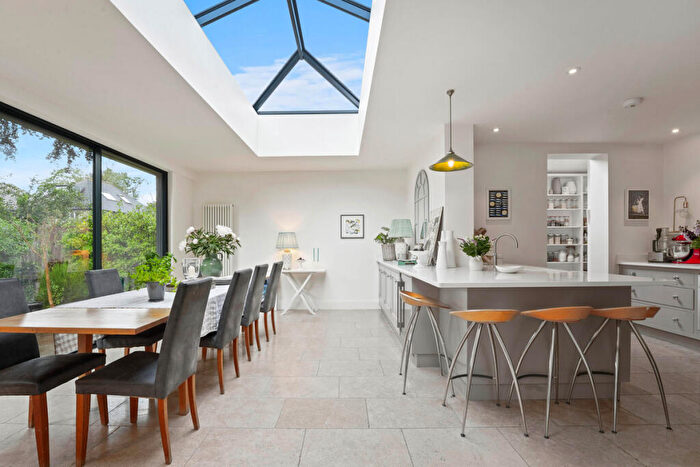4 Bedroom Detached House For Sale In West Temple Sheen, London, SW14