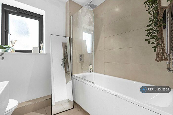 1 Bedroom Flat To Rent In Mare Street, London, E8