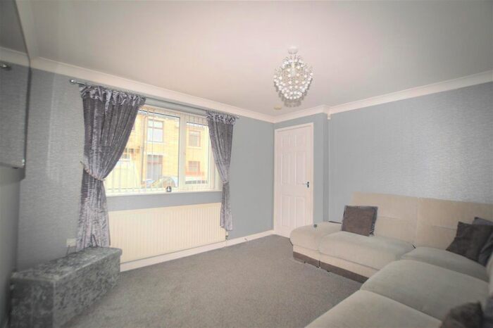 2 Bedroom Town House To Rent In Westgate, Eccleshill, Bradford, BD2