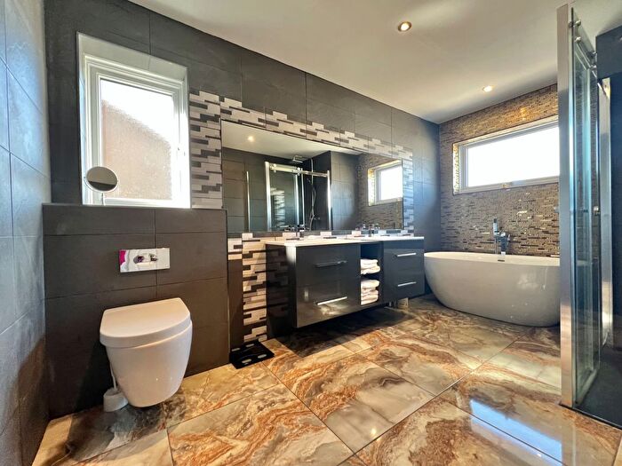 3 Bedroom Semi-detached House For Sale In St. Davids Close, Bulwark, Chepstow, NP16