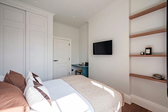 2 Bedroom Flat To Rent In Arundel Mansions, Kelvedon Road, London, SW6