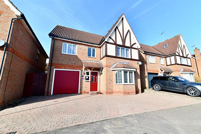 6 Bedroom Detached House For Sale In Ryders Hill, Stevenage, SG1